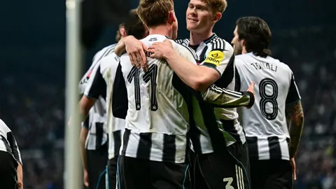 仁川冠军赛男单首轮爆冷止步，东道主逆转夺冠惊心动魄